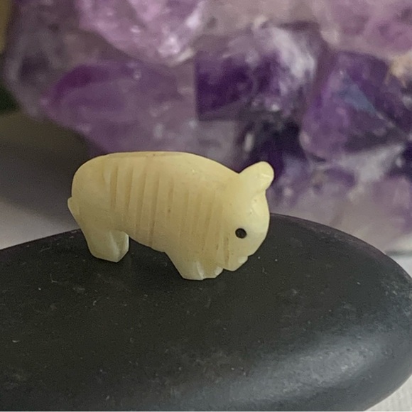 Vintage Native American Zuni Hand Carved Buffalo Fetish Bead Drilled Animal 1" - Picture 5 of 15